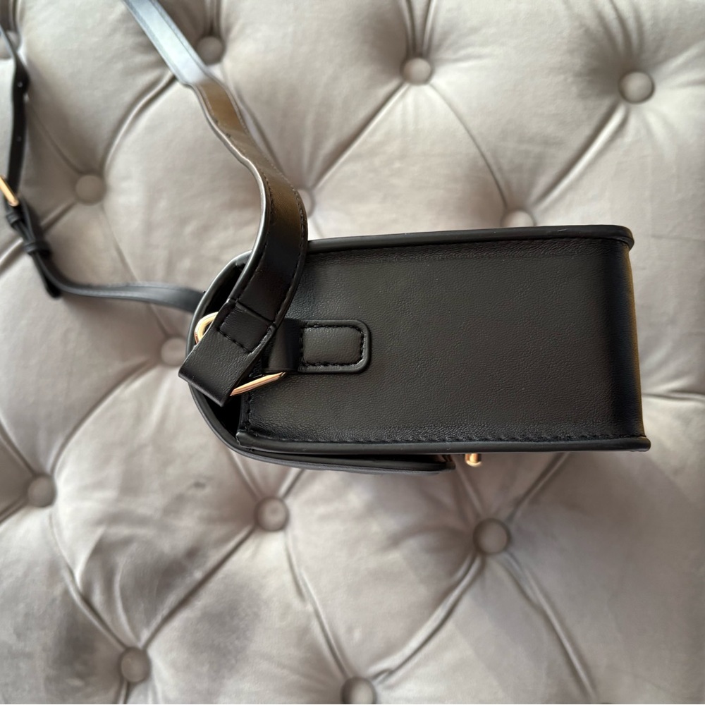 Elegant Black and Cream Women's Bag - Picture 3 of 9